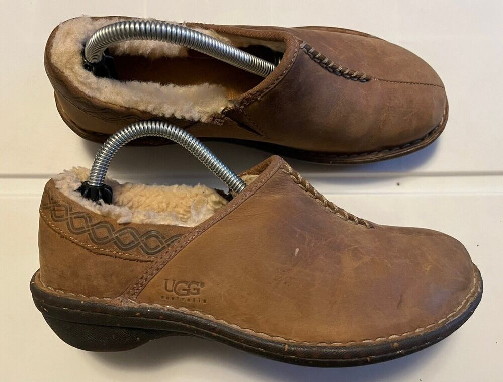 UGG Women's Size 6 Clogs Bettey 5747 Slip On Round Toe Casual Brown Leather